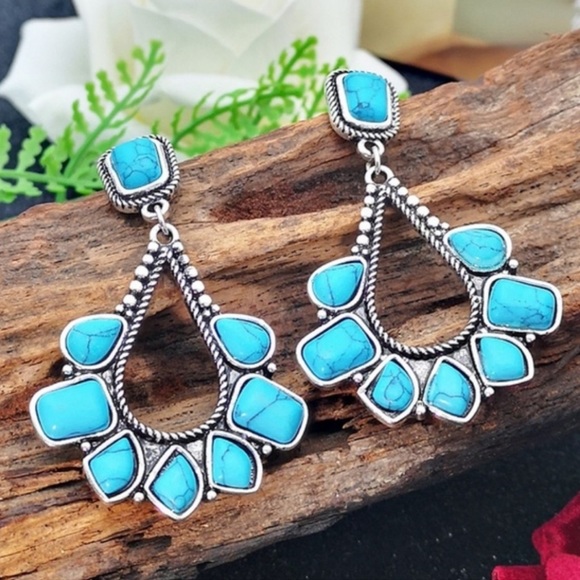 NWT
Silver and Faux Turquoise
Dangle Earrings - Picture 2 of 7